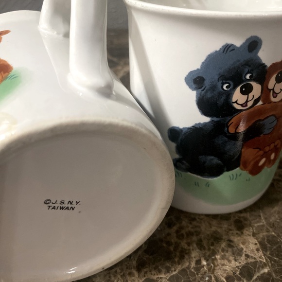 J.S.N.Y Vintage Taiwan Hugging Bear Friends Collectible Mugs  Set of 2 - Picture 2 of 4